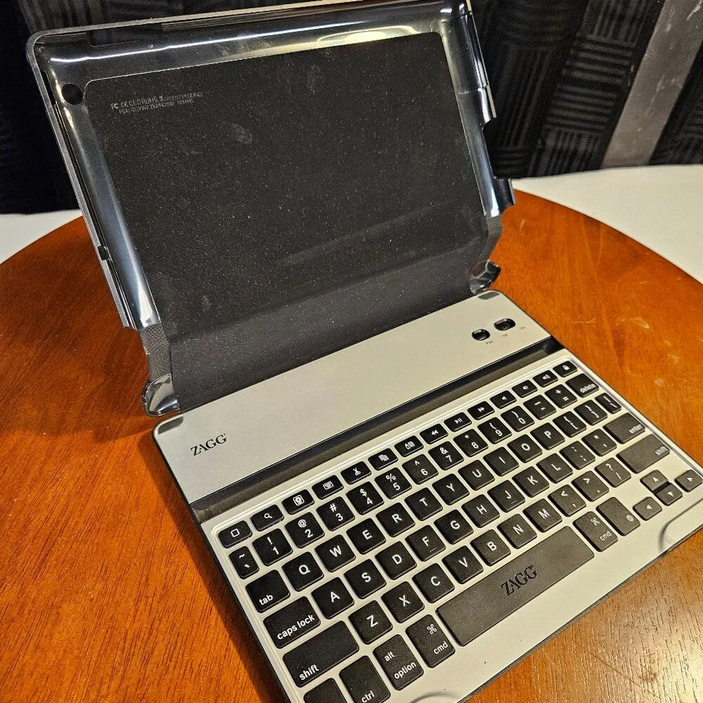 Zagg folio Bluetooth Keyboard Protective Case for iPad 2